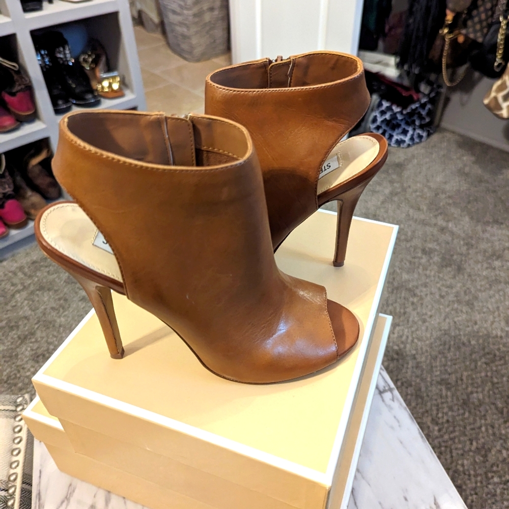 Steve Madden Peep Toe heel